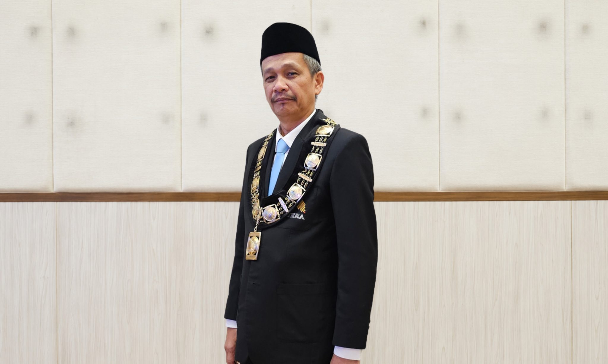 Prof. Dr. apt. Elfahmi